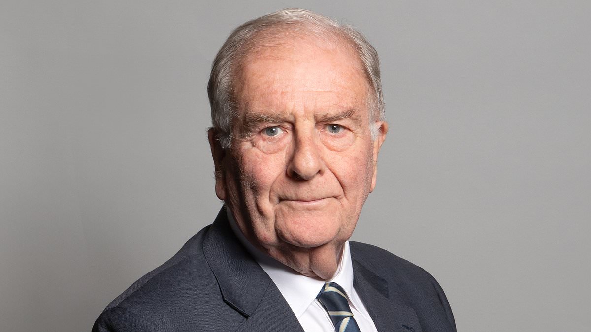 MP Warns of Deaths in 12-Hour Queues Due to EU Border Rules